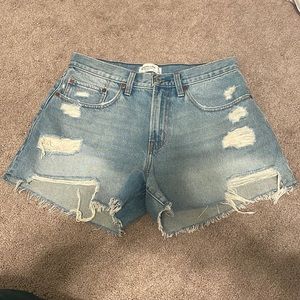 Abercrombie & Fitch the boyfriend short, mid rise, size 27/4. Never worn